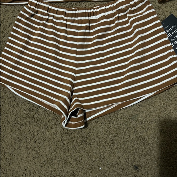 Pomander Place Striped Brown and White Women´s Shorts